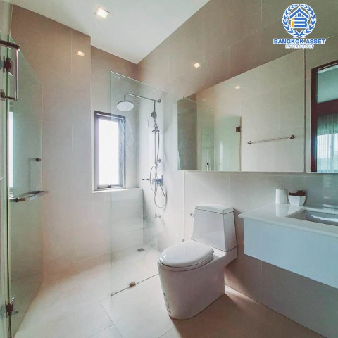 *****บ้านเดี่ยวมือสองย่านนนทบุรี ม.เพอร์เฟคมาสเตอร์พีช เซนจูรี่ รัตนาธิเบศร์ #หลังมุม เนื้อที่กว้างขวางจุใจสุดๆ ถึง 205.3 ตร.ว. ฟังก์ชันจัดหนักถึง 6 ห้องนอน6 ห้องน้ำ 4 ที่จอดรถ คฤหาสน์หรูหรา สไตล์โมเดิร์น มีระดับทันสมัย บนทำเลติดถ.รัตนาธิเบศร์  ใกล้รถไฟฟ้าสายสีม่วง "สถานีไทรม้า" และทางด่วน